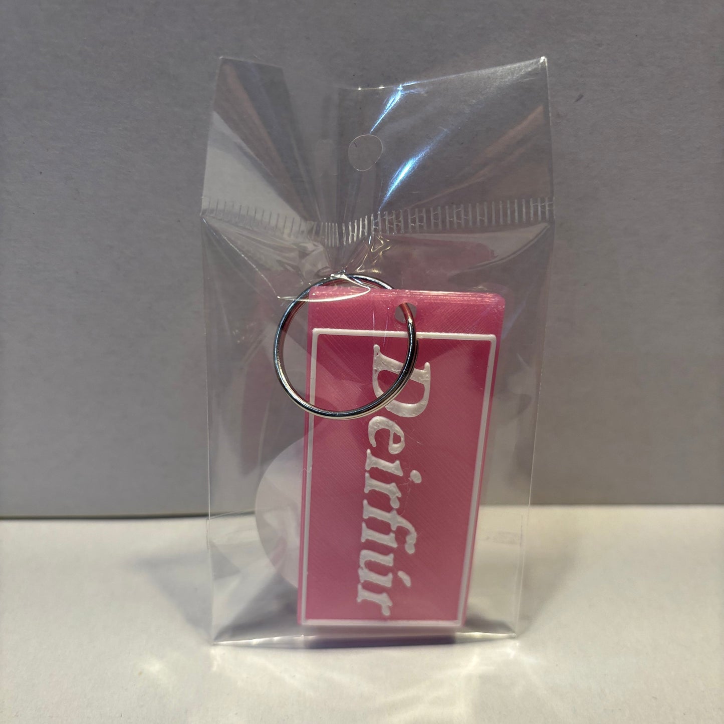 Irish Relatives Keyring - Deirfiúr (Sister) - Front View Packaged