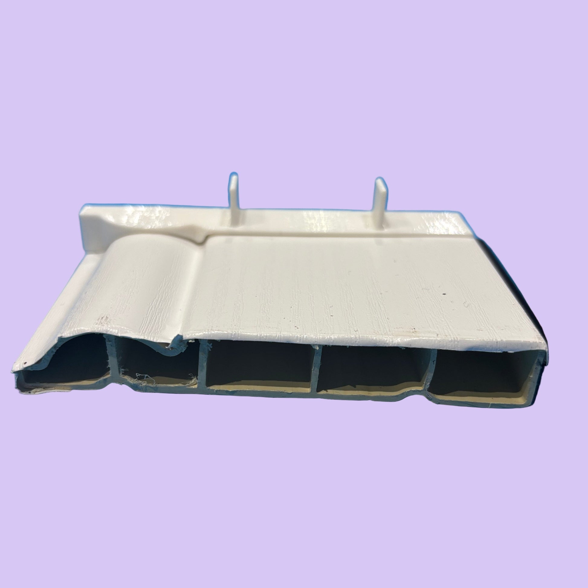 Roomline Compatible Ogee/Torus Internal 90° Corner Skirting Board Joint - Side Profile View with Skirting